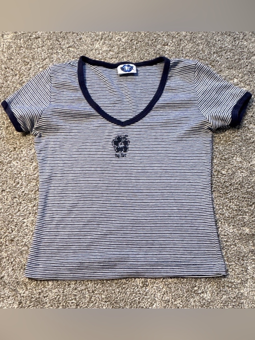 Deadstock vintage Knit V-Neck Short Sleeve Embroidered tee size S